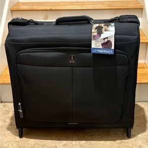 Travelpro Maxlite 5 Carry-On Rolling Garment Bag